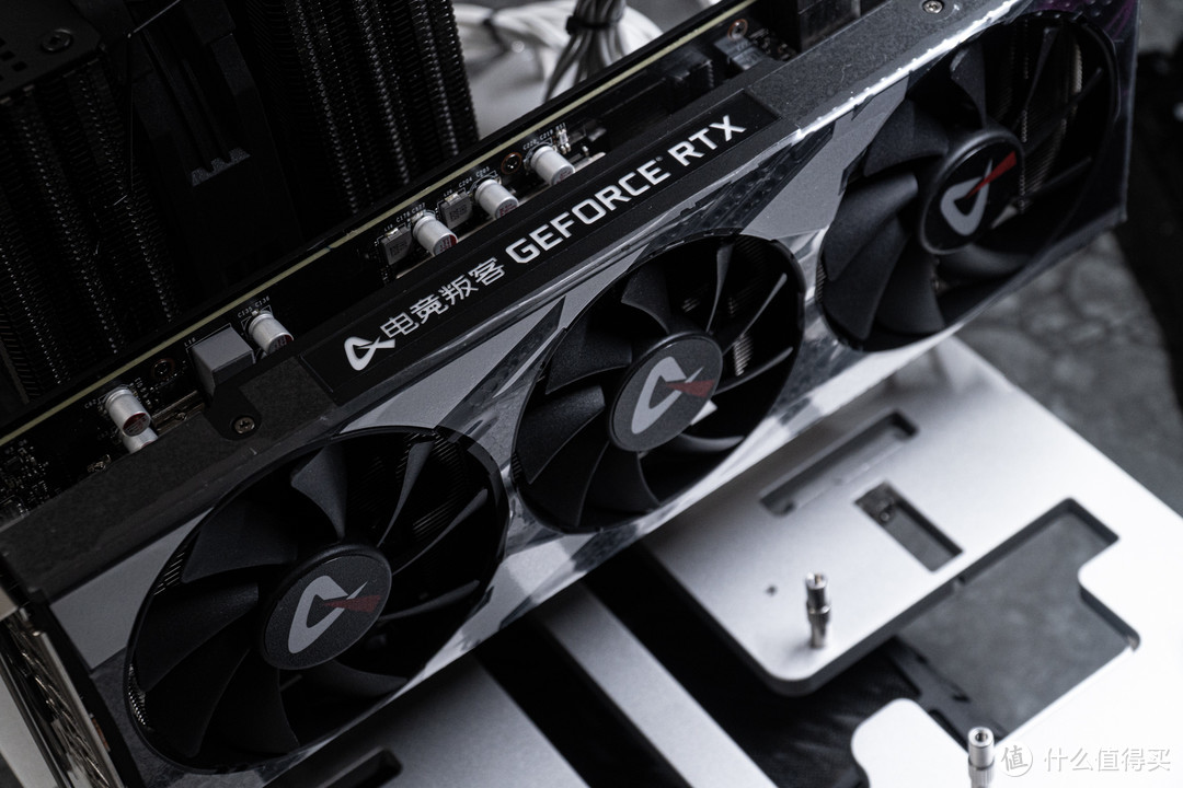 你没见过的船新版本——AX-GAMING 电竞叛客 RTX2060 开箱简测