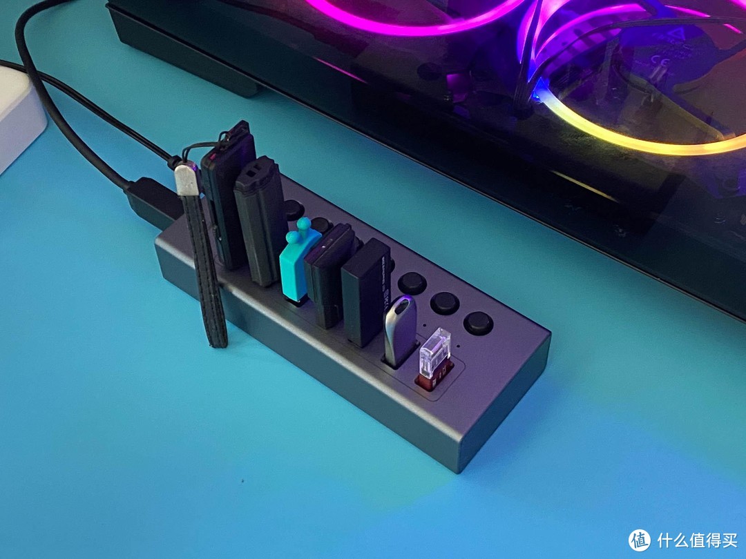 USB接口不够？ORICO 多口带开关USB HUB可以解决