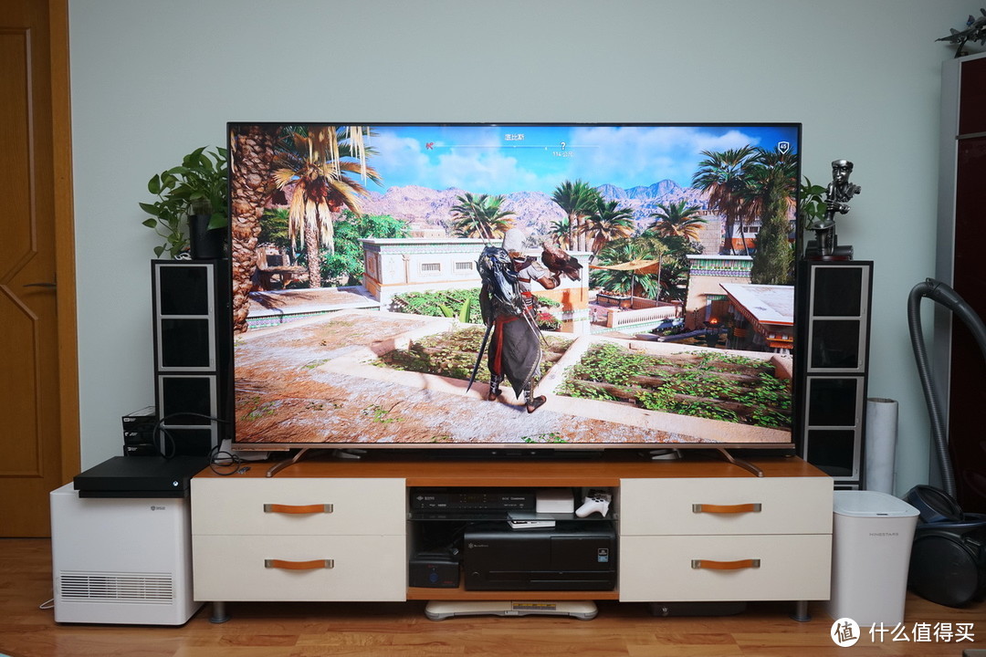 带远场声控的高性价比之选：酷开电视P70，75吋视觉盛宴下的智慧剧幕