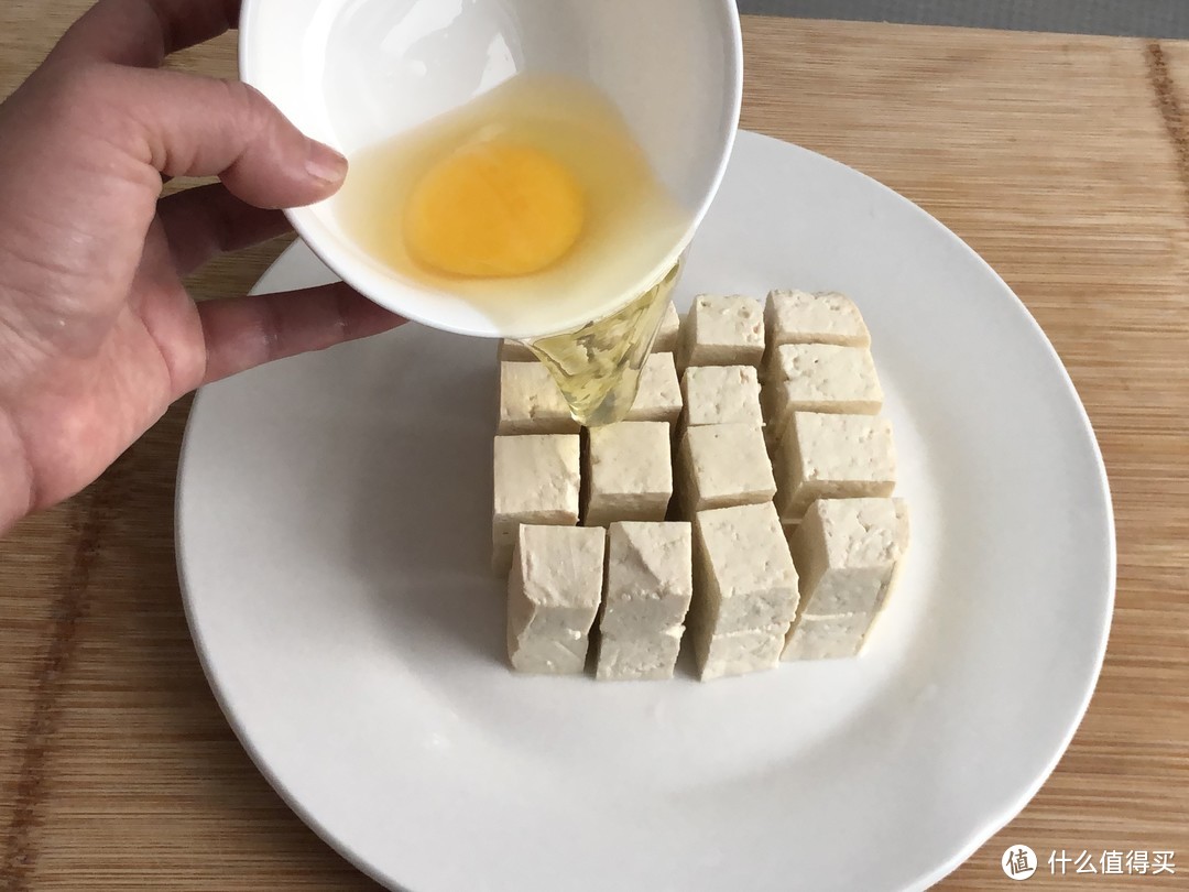 豆腐不炖白菜了，加个鸡蛋比肉香，好吃的盘底都光了