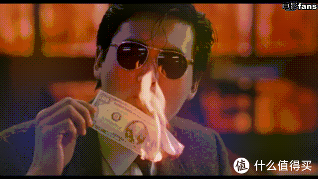 广为流传的小马哥点烟1986年,电影《英雄本色》的横空出世,带起香港