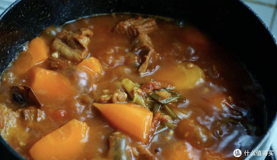 汤汁浓厚，用料丰富的西红柿炖牛腩，炖肉为什么不能前期加盐？