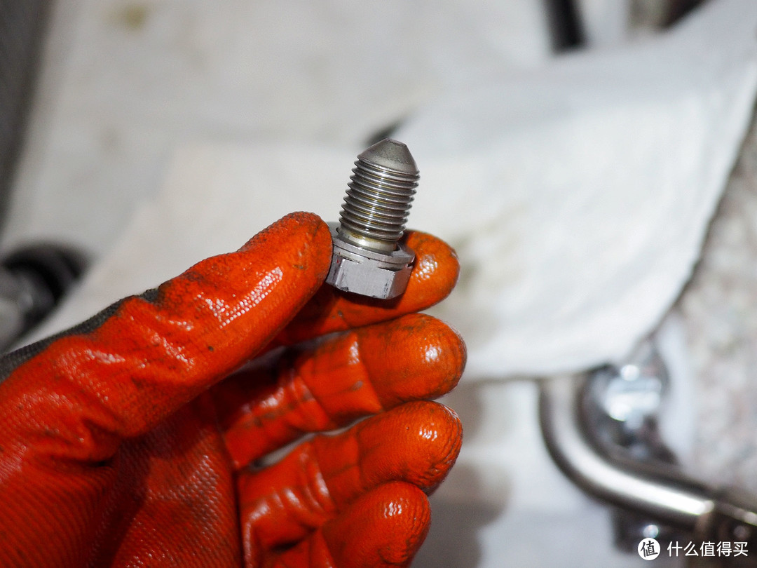 家里老车“烧机油”？手把手教你DIY完美修复。