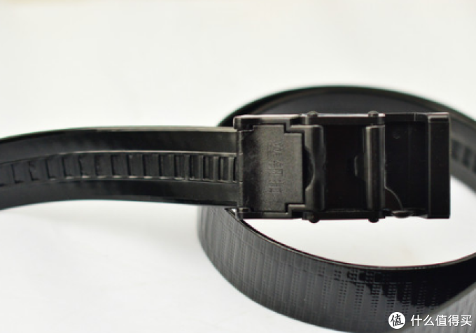 建议收藏！4种12款秋季男女配饰选购指南与唯品会单品推荐（帽子、太阳镜、丝巾、皮带）