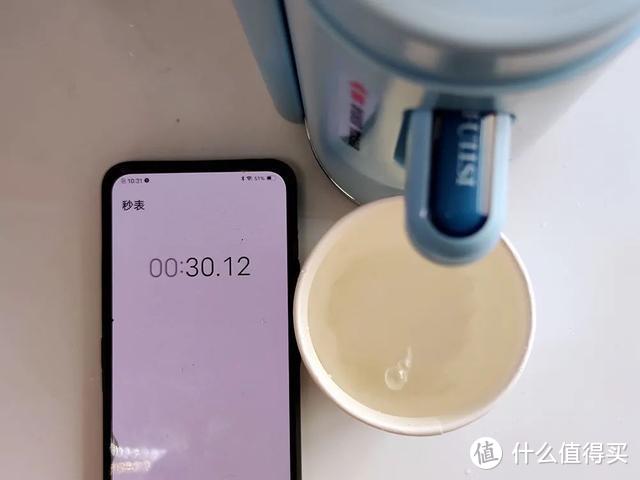 3秒即热，触手可得。这款浩诗即热式健康饮水神器我先用为敬了