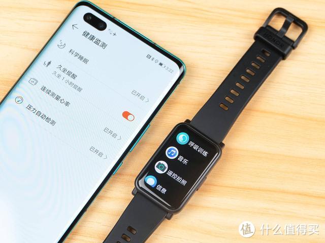 荣耀手表ES首发评测：AMOLED方形大屏、12门动画健身课程更懂你