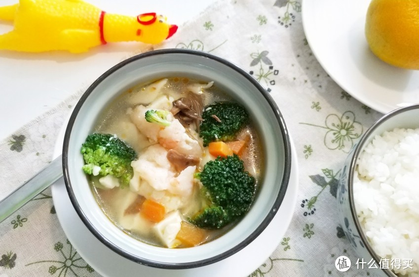 ​一菜一饭的简单饮食:  豆腐煮随便什么+蘑菇