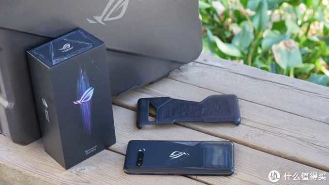 实测华硕 ROG3 游戏手机到底如何，游戏玩家要选择吗？