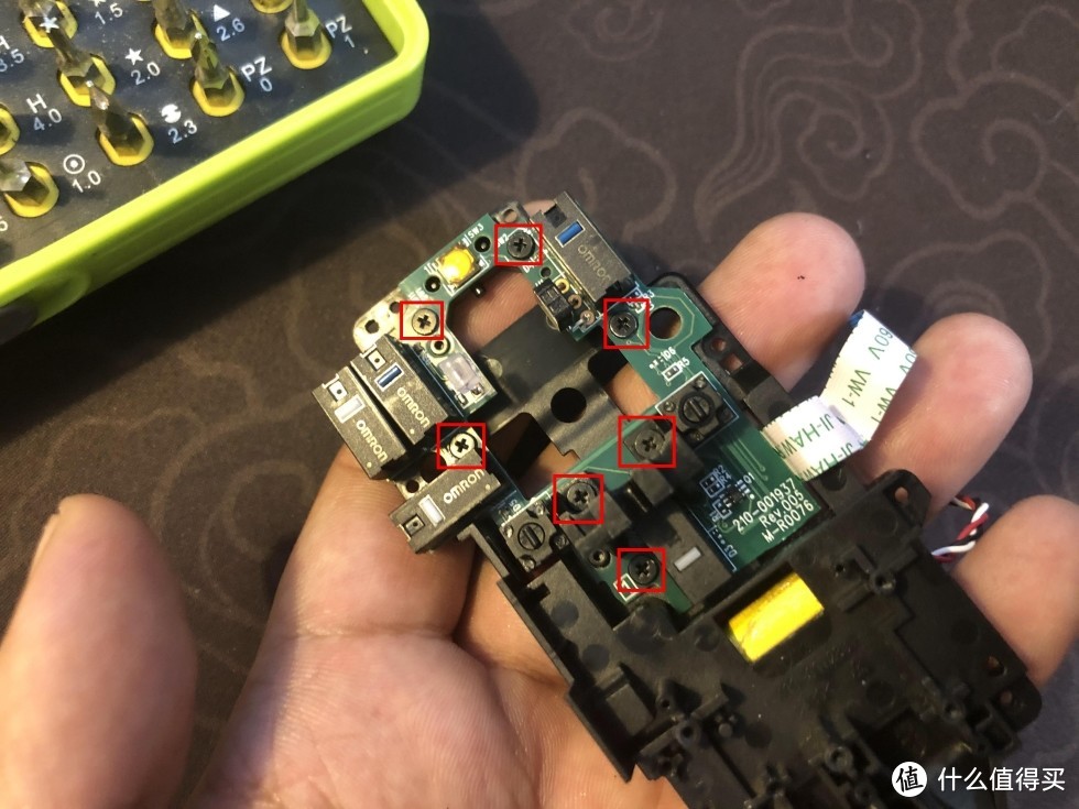 罗技G502无线鼠标拆解及更换左键微动开关