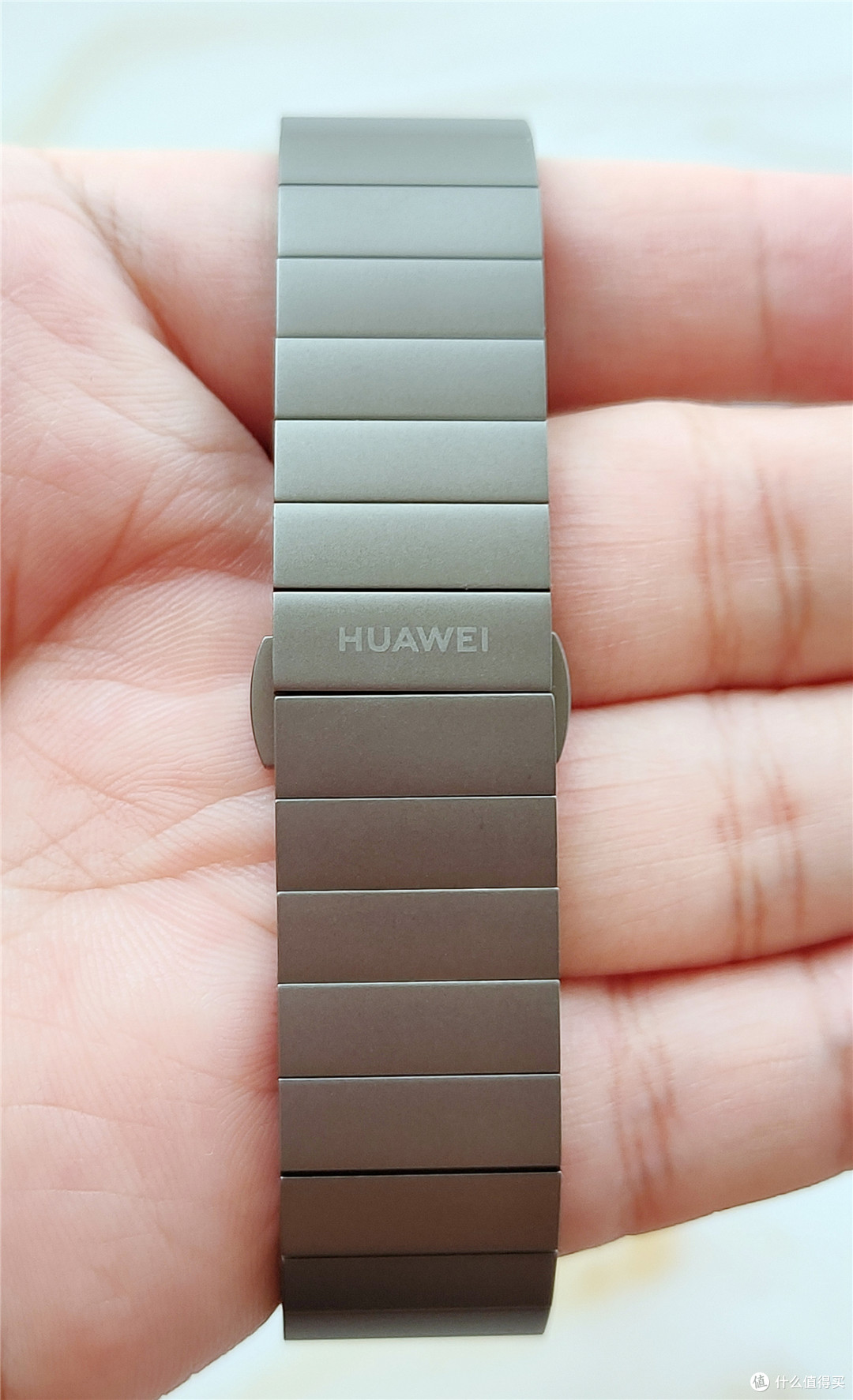 华为手环b6官方定价是￥1499元,找身边朋友托关系找了一家本地华为