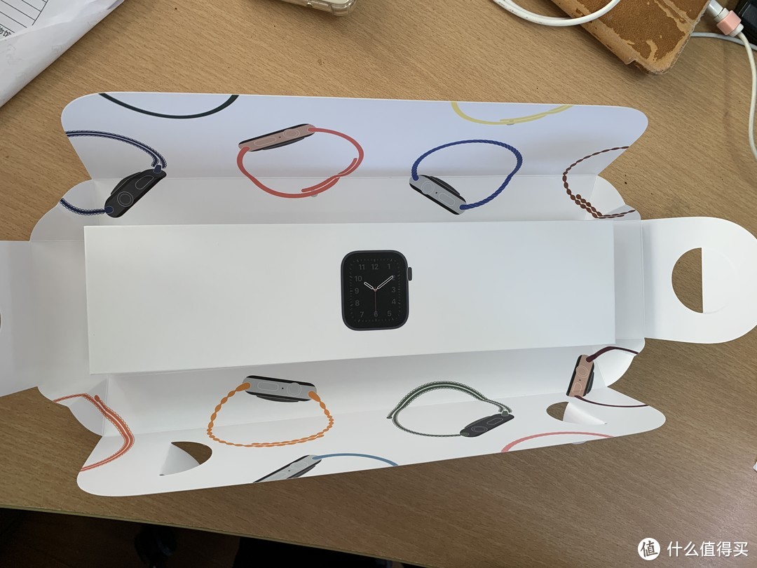 首晒，新发布的apple watch SE开箱