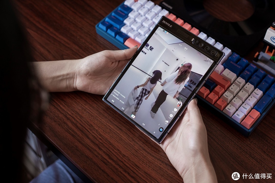 从概念向实用的转变，柔宇FlexPai 2折叠屏手机首发体验