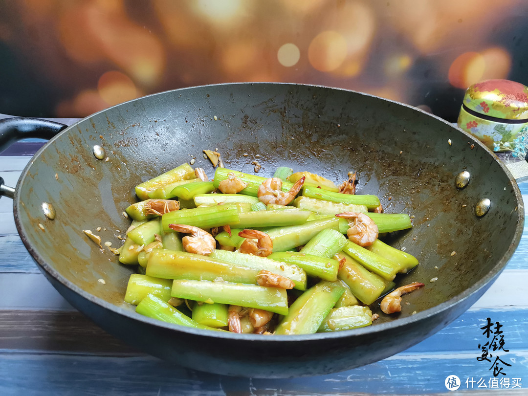 这食材是秋季女性的美人汁，搭配大虾特鲜，低脂高蛋白高维生素