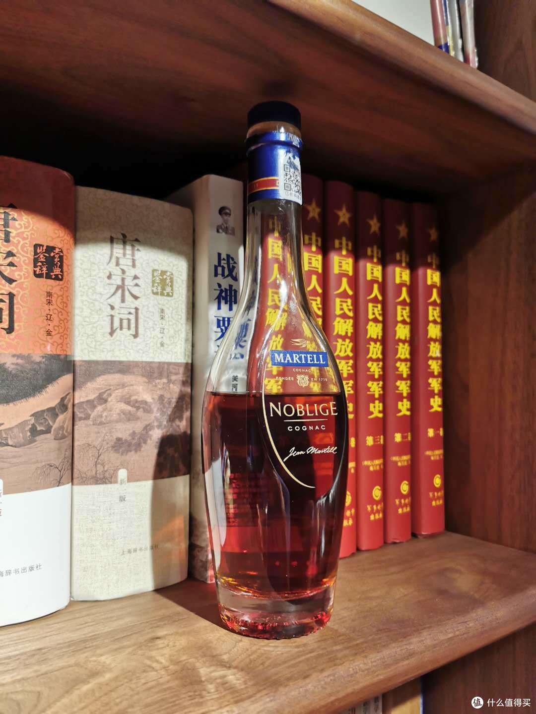 配菜还是配书，这款马爹利名士绝了