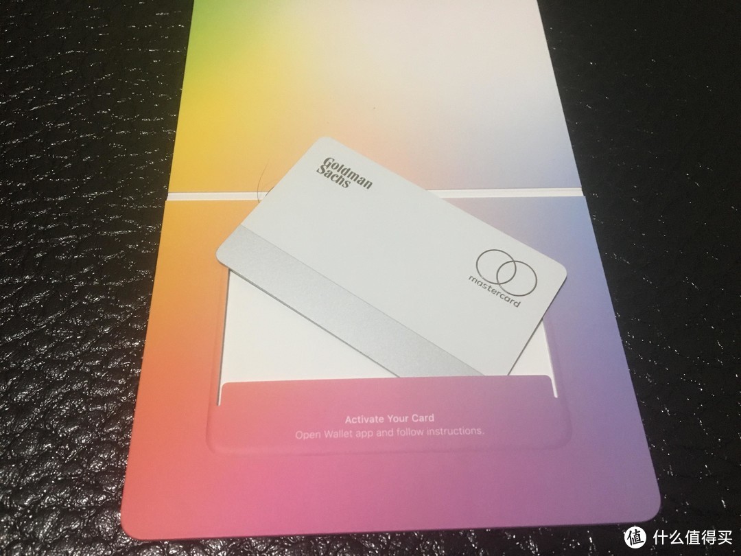 Apple card开箱：一张印有三个logo的刮痧板