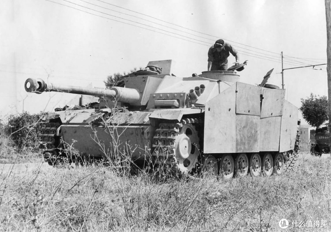 一辆被缴获的三号突击炮G型，1944年，意大利