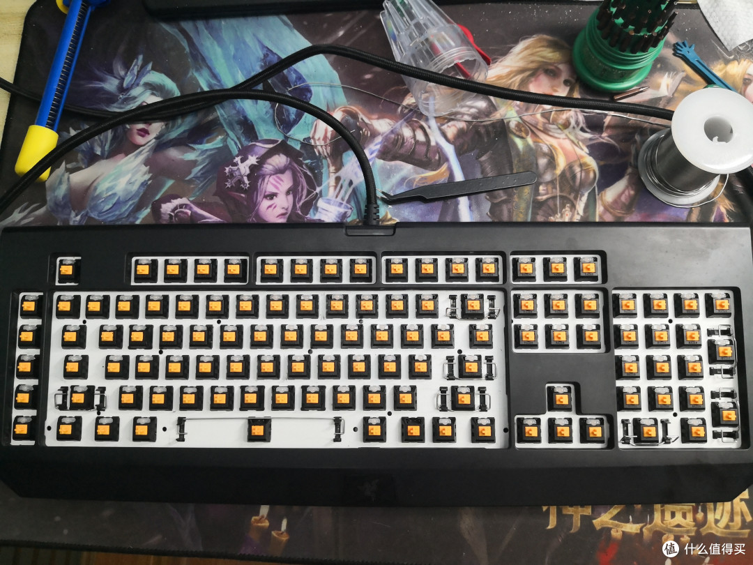 键盘垃圾佬一把前任主人是老烟枪的雷蛇橙轴机械键盘