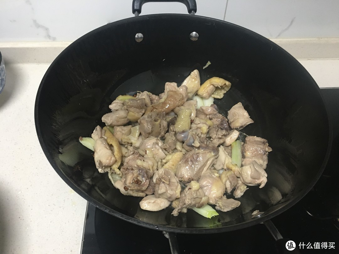 香菇炖鸡腿，配米饭我能吃两碗