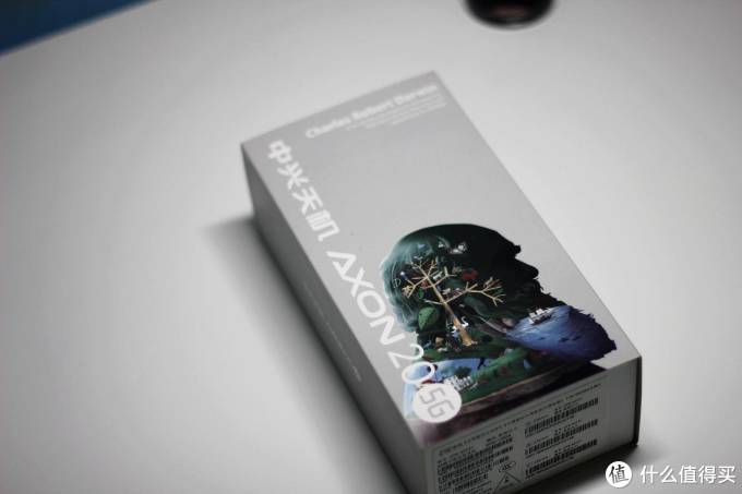 舒服了!全球首款量产屏下摄像手机 - 中兴天机Axon 20 5G手机抢先上手
