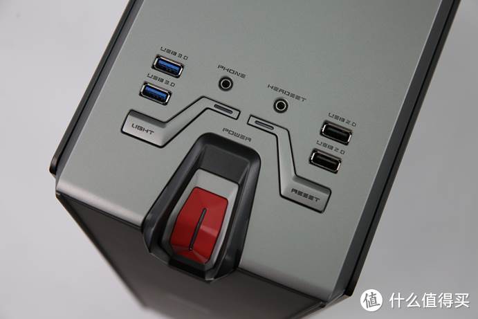 七彩虹iGame sigma M500游戏台式整机开箱评测
