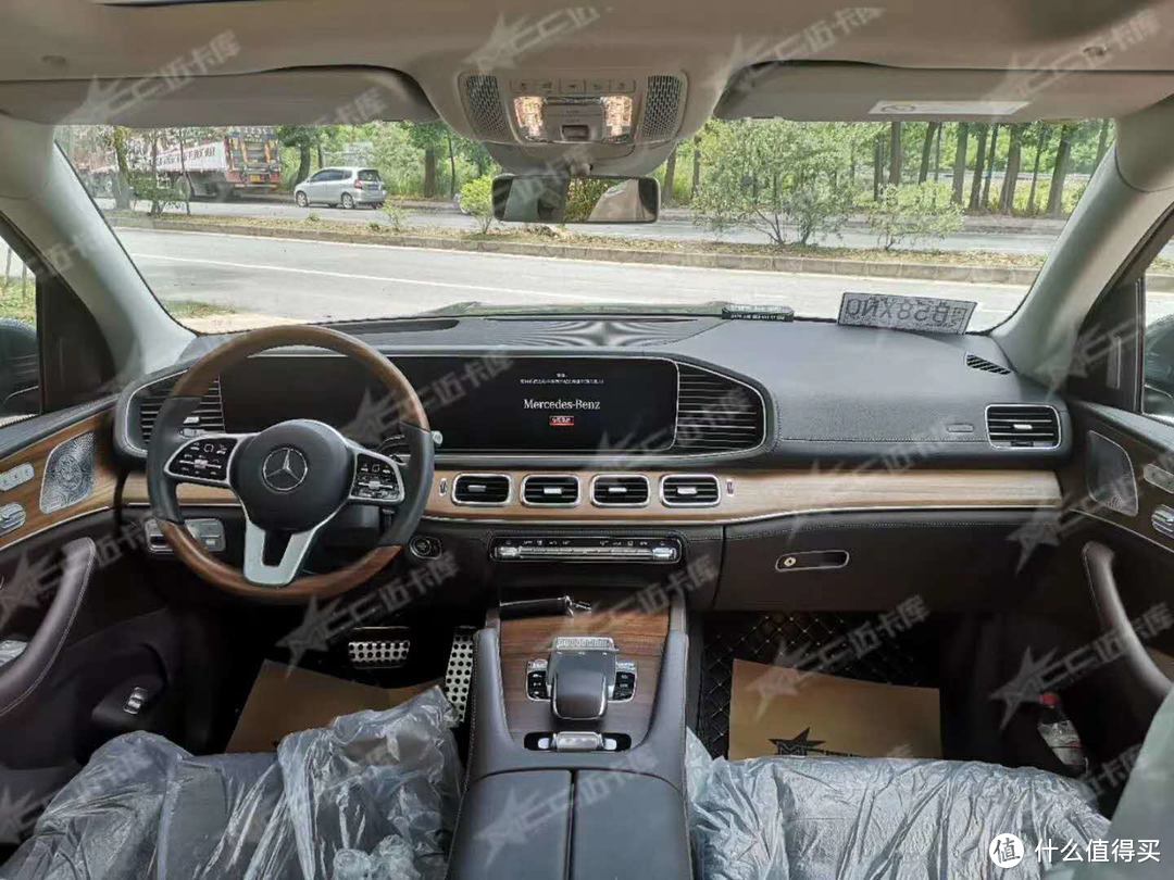 新奔驰GLS450动感型改装原厂高配胡桃木内饰效果分享