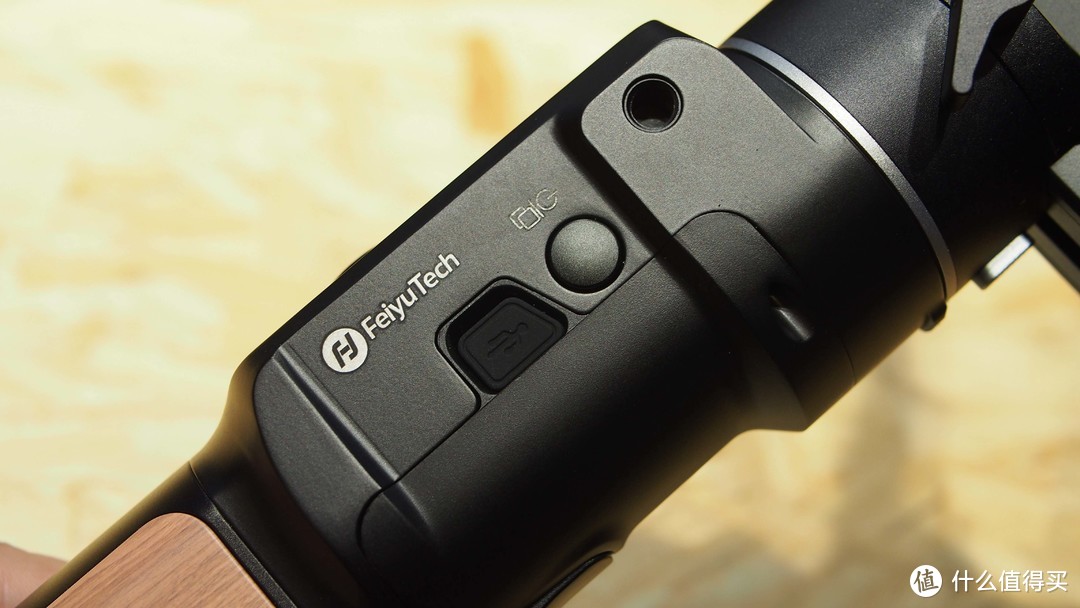 年轻人的第一款稳定器飞宇ak2000c