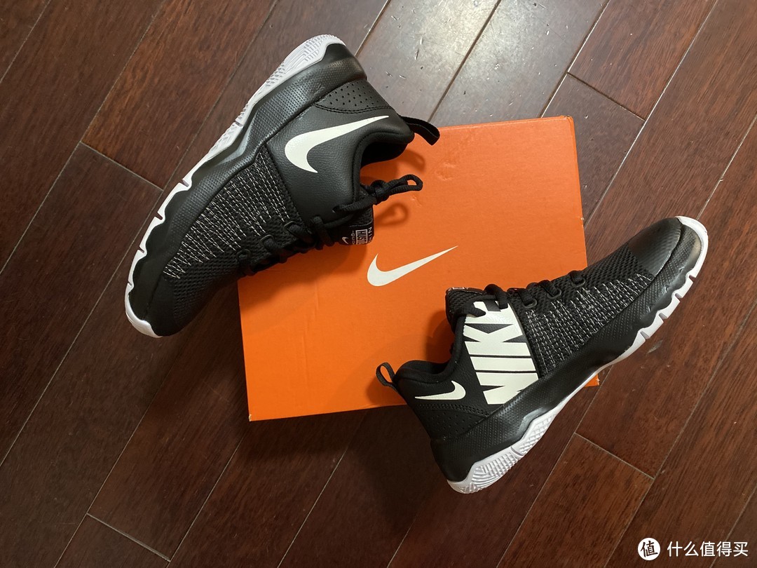 百搭且实惠的Nike Team Hustle Quick