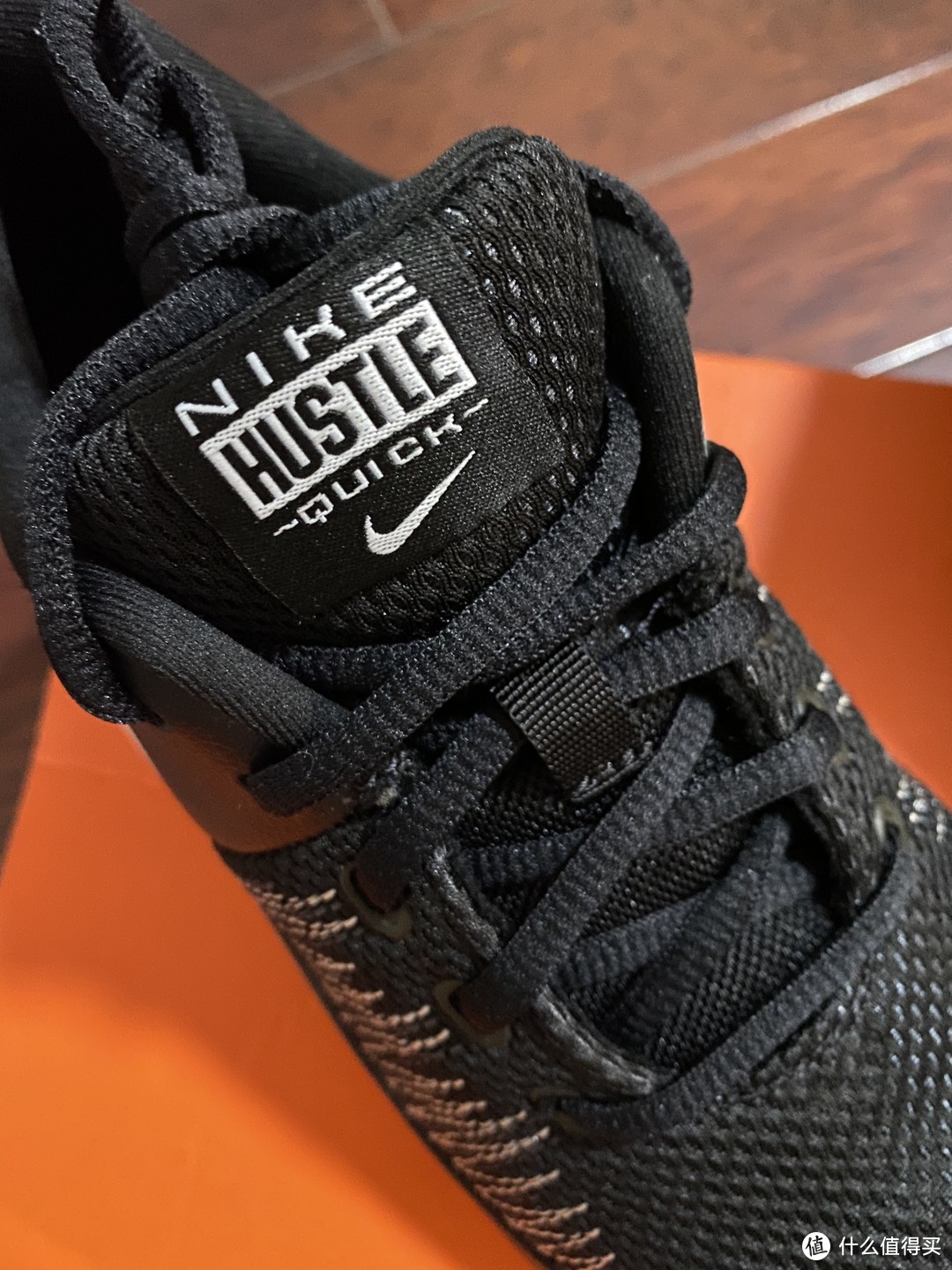 百搭且实惠的Nike Team Hustle Quick