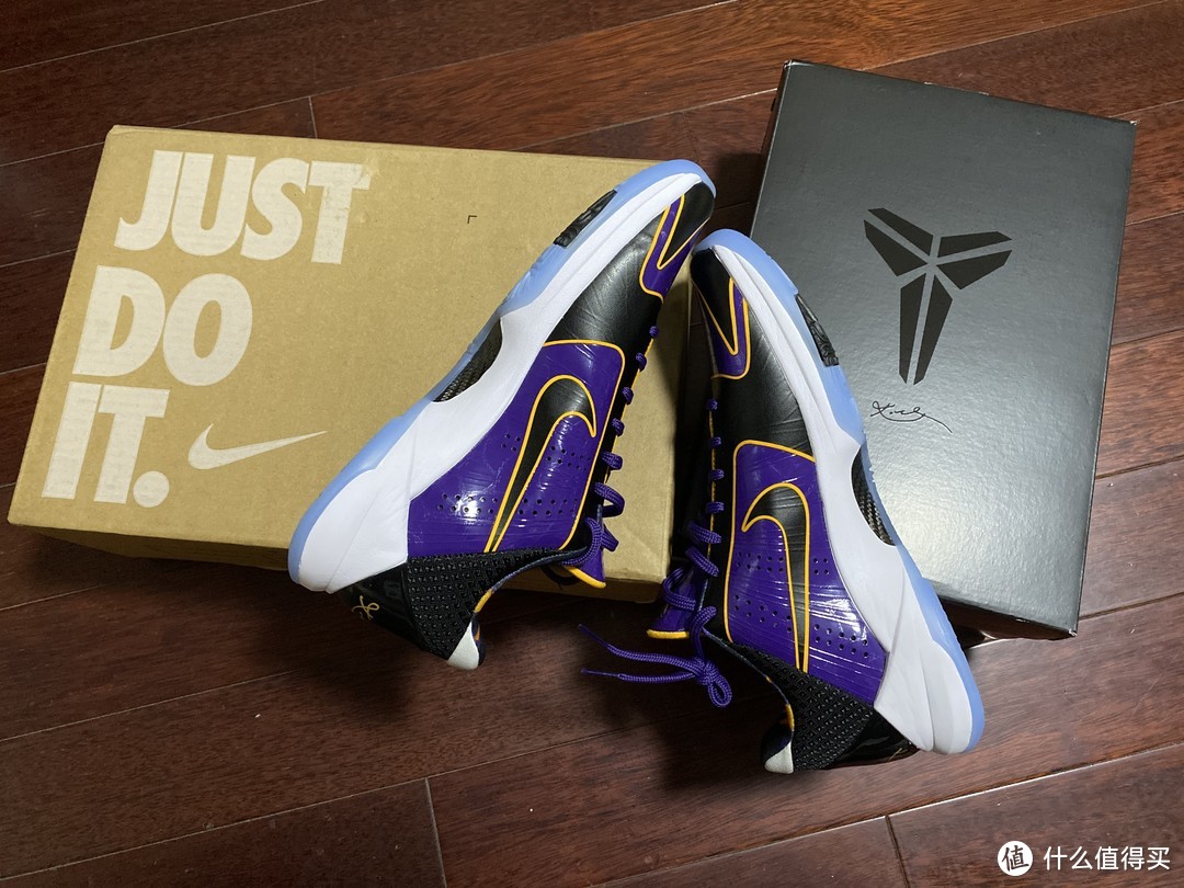 湖人配色经典的Nike Zoom Kobe V Protro 5