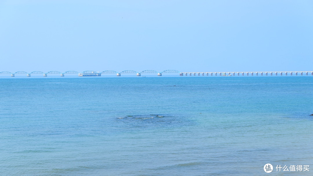 原图。游客码头上拍的暗礁与蓝桥。