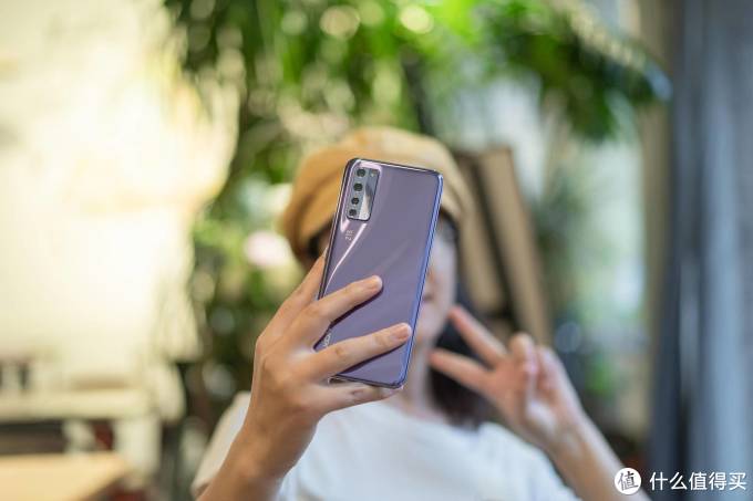 「全球首款」屏下摄像中兴天机Axon 20 5G,到底值得购买吗?