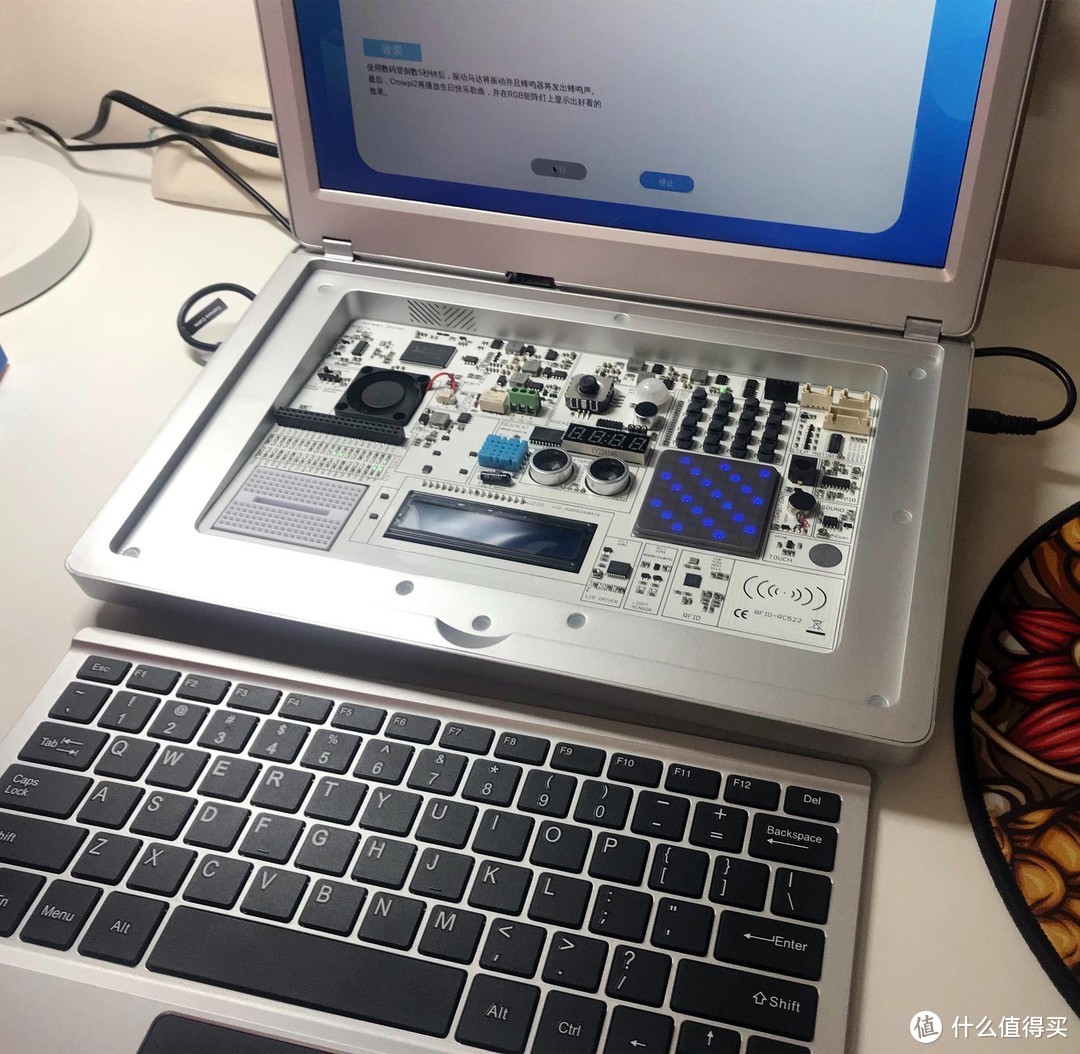 藏着私人STEAM科学实验室的笔记本电脑——壳乐派，教孩子编程入门不再无聊！