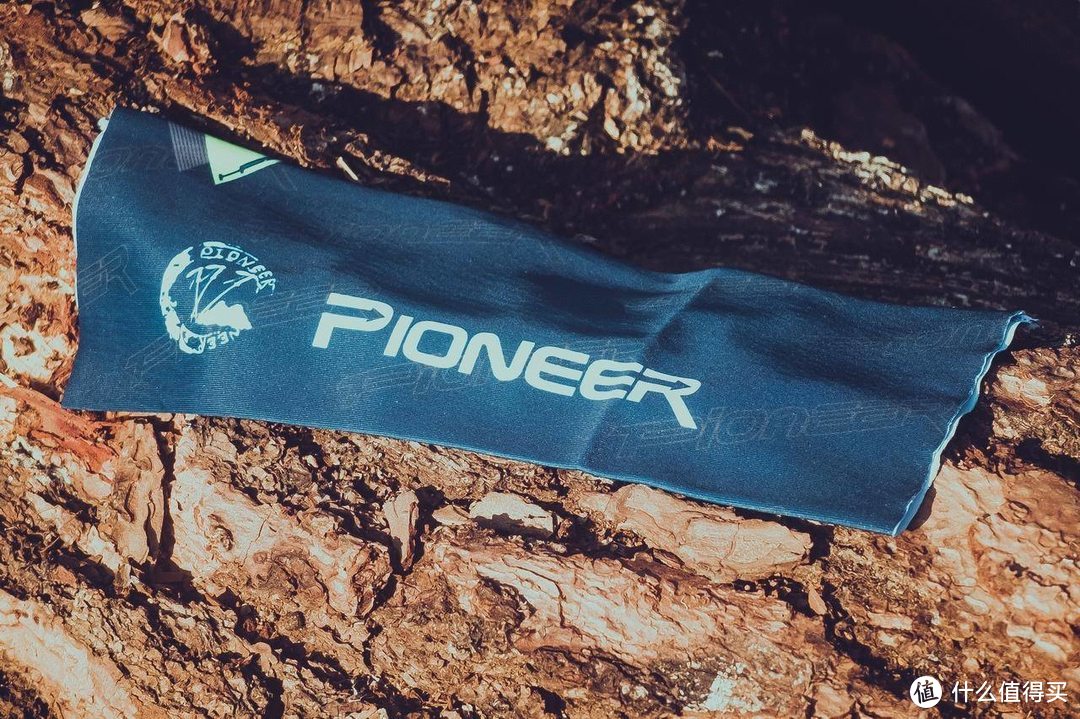 轻量化总是逃不过烧碳——Pioneer开拓者操山派超轻碳纤维越野跑手杖