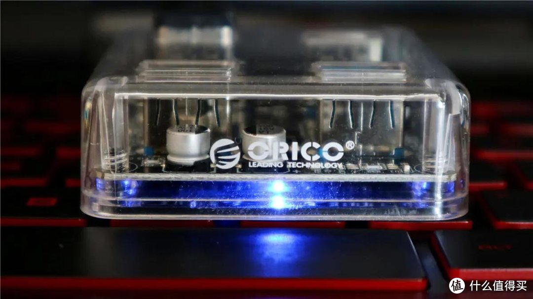Orico 4口USB3.0分线器开箱：小巧不占地儿，科技感满满！