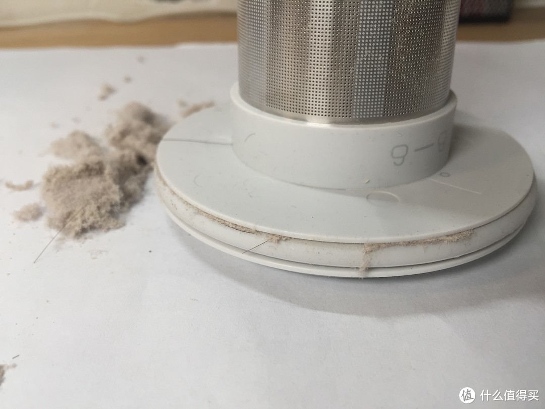 吸过的尘盒，硅胶密封圈上会有好多灰尘，需要细心清扫