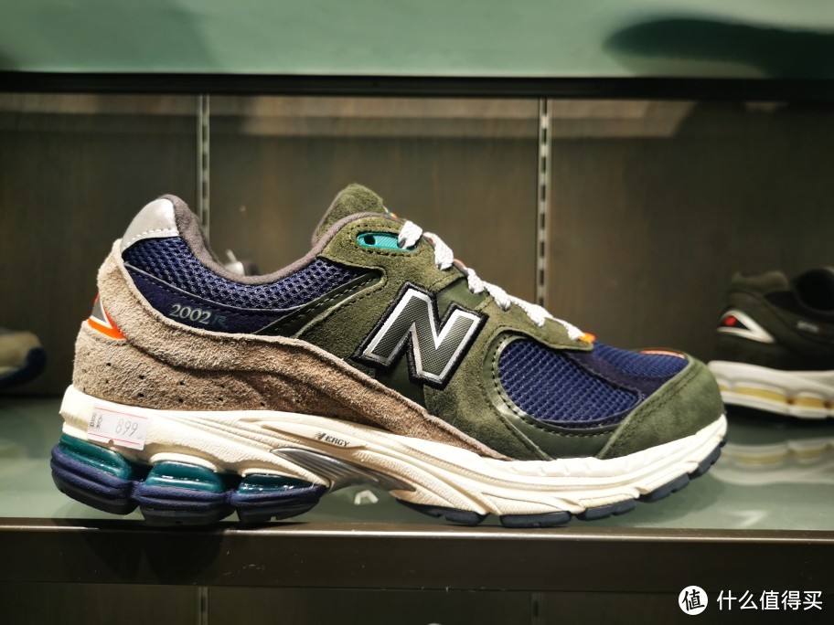 好看，好穿得New Balance 2002R，会有好价格不