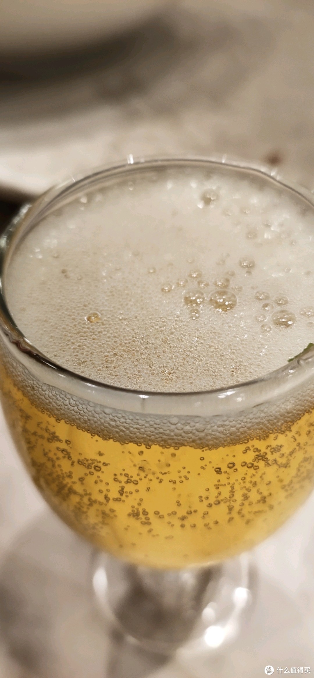 640ML规格的定制版青岛啤酒如何？第一次试饮号称大白金的特殊青啤定制版啤酒体验