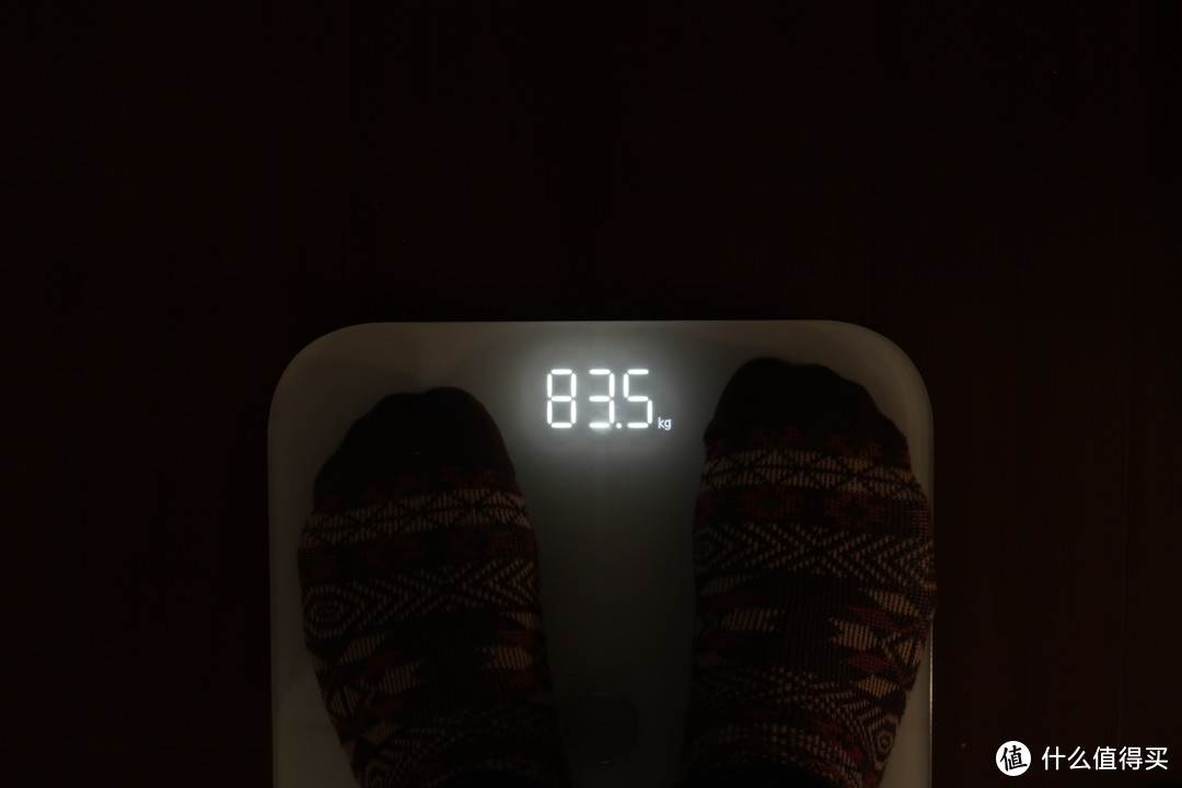 m（人+皮衣）=83.5kg