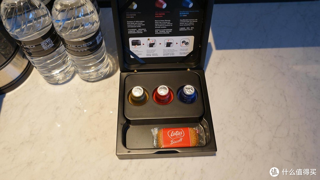 三个胶囊是目前绝大部分酒店胶囊机的标配，不过能贴心的配上红糖饼干可以加分。