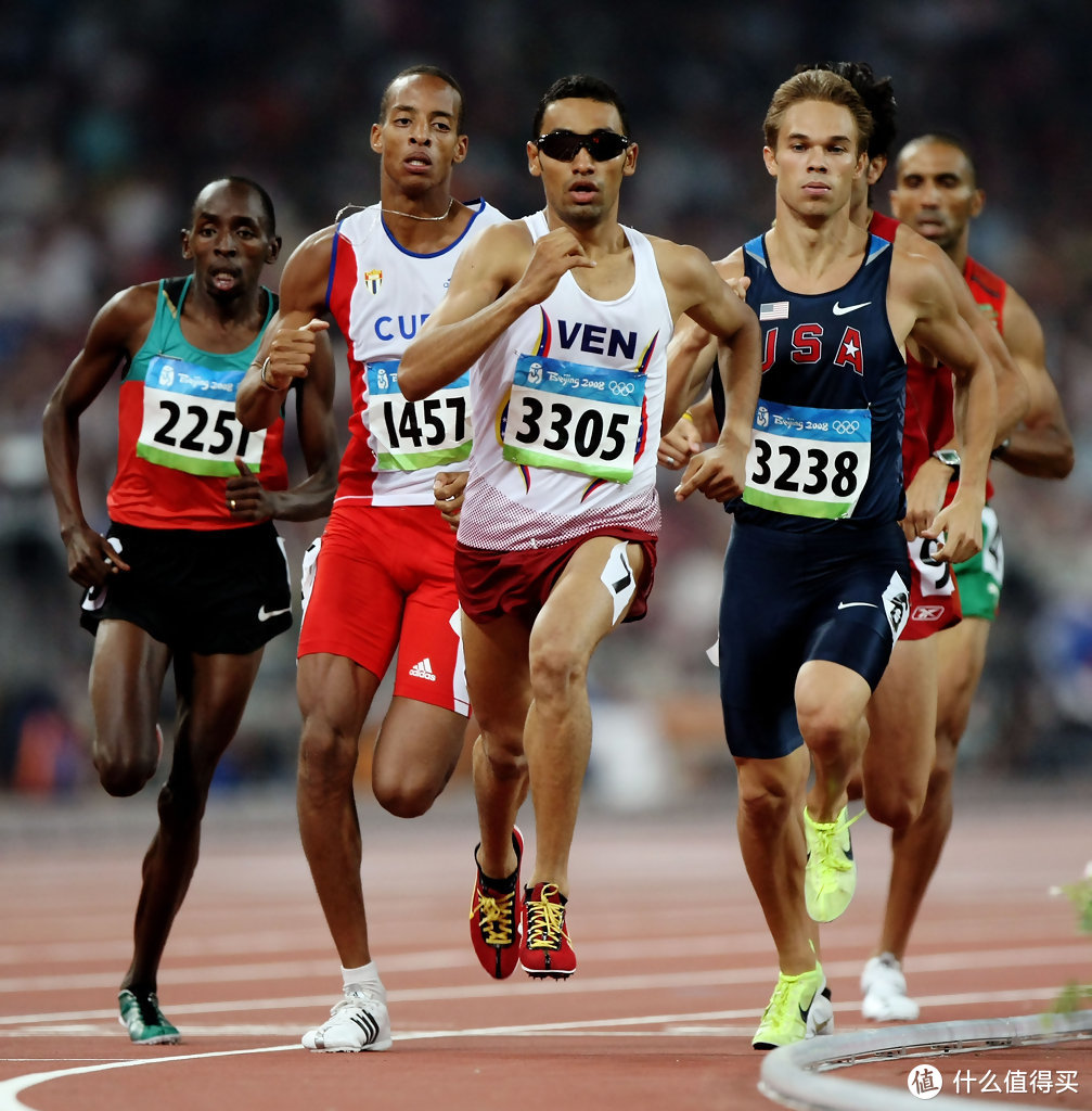 右二就是尼克·西蒙兹，北京奥运会800米以第五名完赛