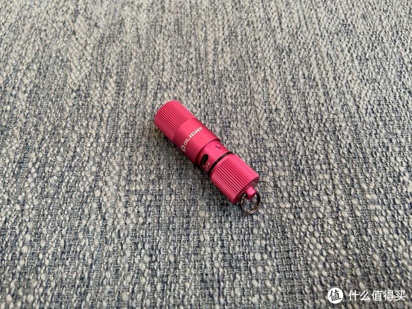 OLIGHT 傲雷 i1R 2 EOS粉色钥匙链手电 ——小而强大
