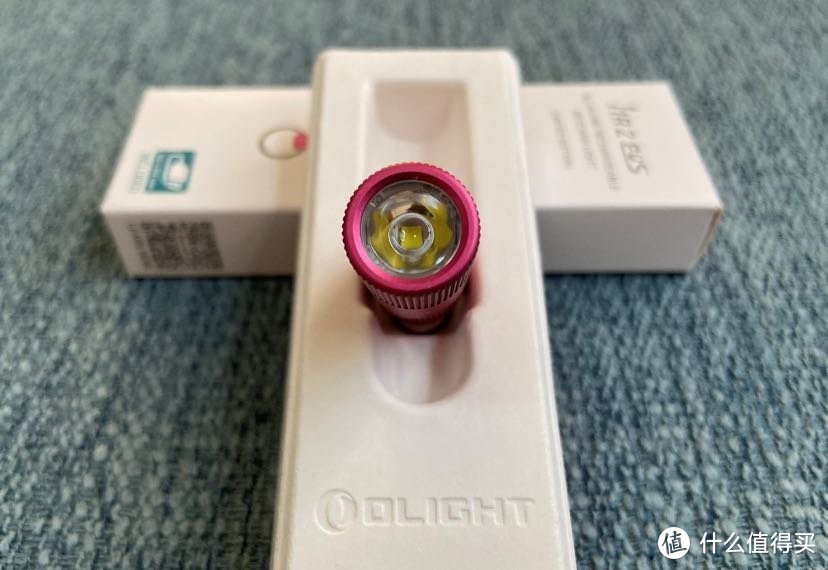 OLIGHT 傲雷 i1R 2 EOS粉色钥匙链手电 ——小而强大