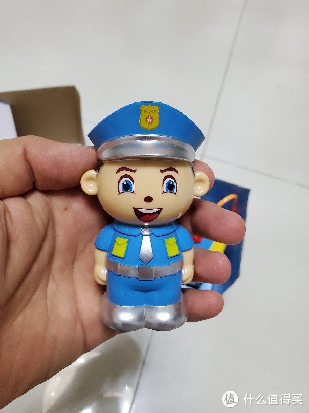 拼多多19块买的 益米 哆啦A梦儿童男孩玩具无线遥控警车 开箱