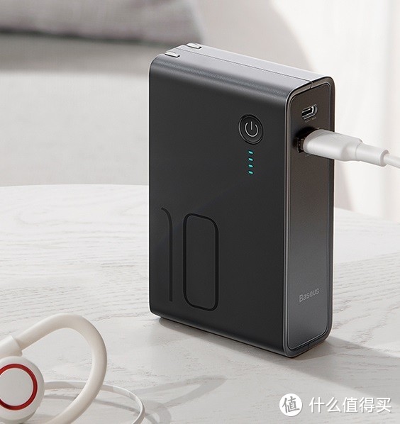 充电应急两不误-带UPS的倍思氮化镓PD适配器移动电源10000mAh