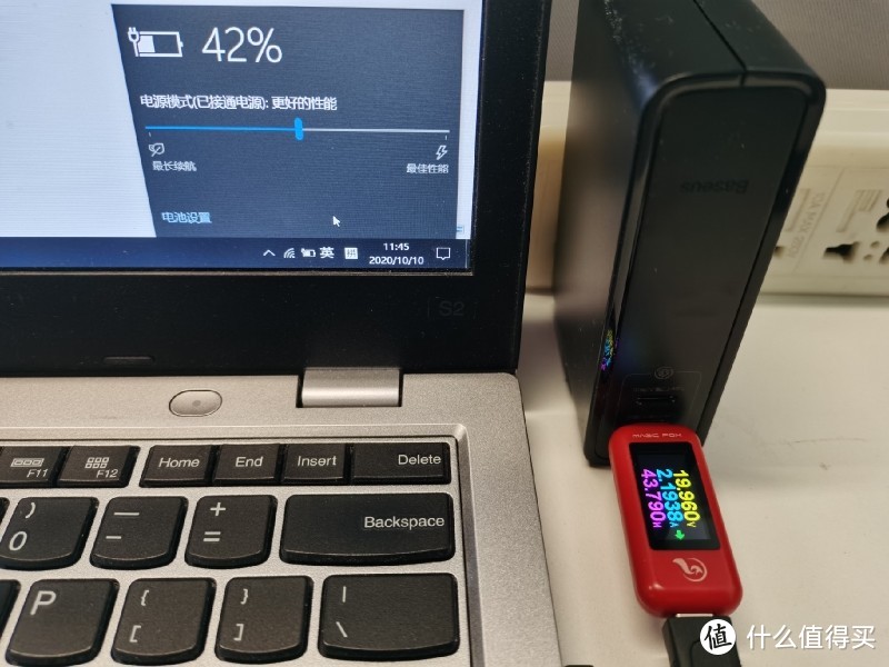 充电应急两不误-带UPS的倍思氮化镓PD适配器移动电源10000mAh