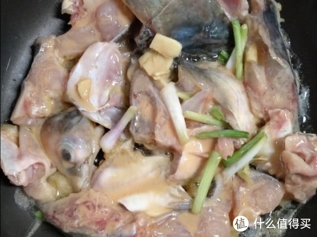 今天教你做顺德菜，煎焗鱼头，这样做外酥里嫩，鲜滑可口