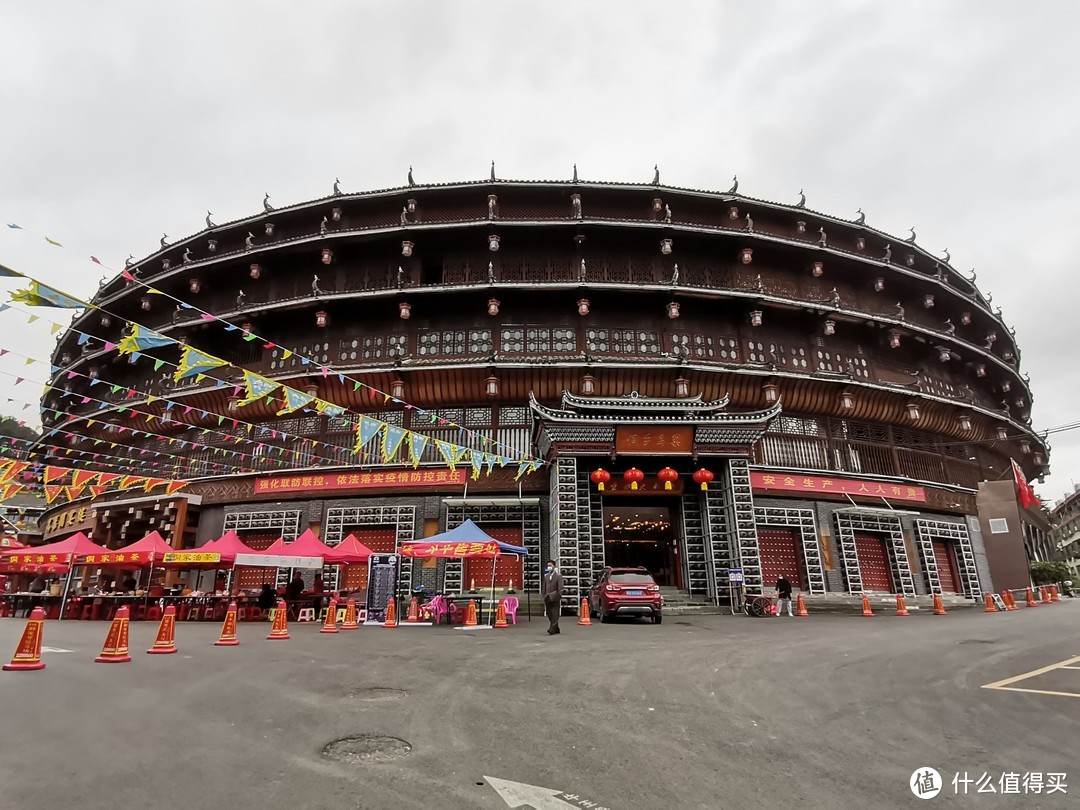 这个就是仿鸟巢而建的侗乡鸟巢，