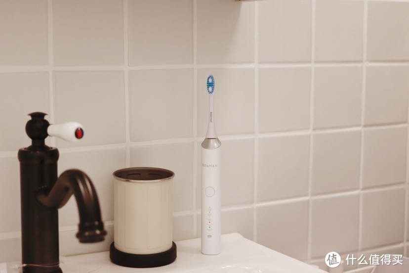 在齿间感受科技带来的幸福：罗曼E7电动牙刷体验