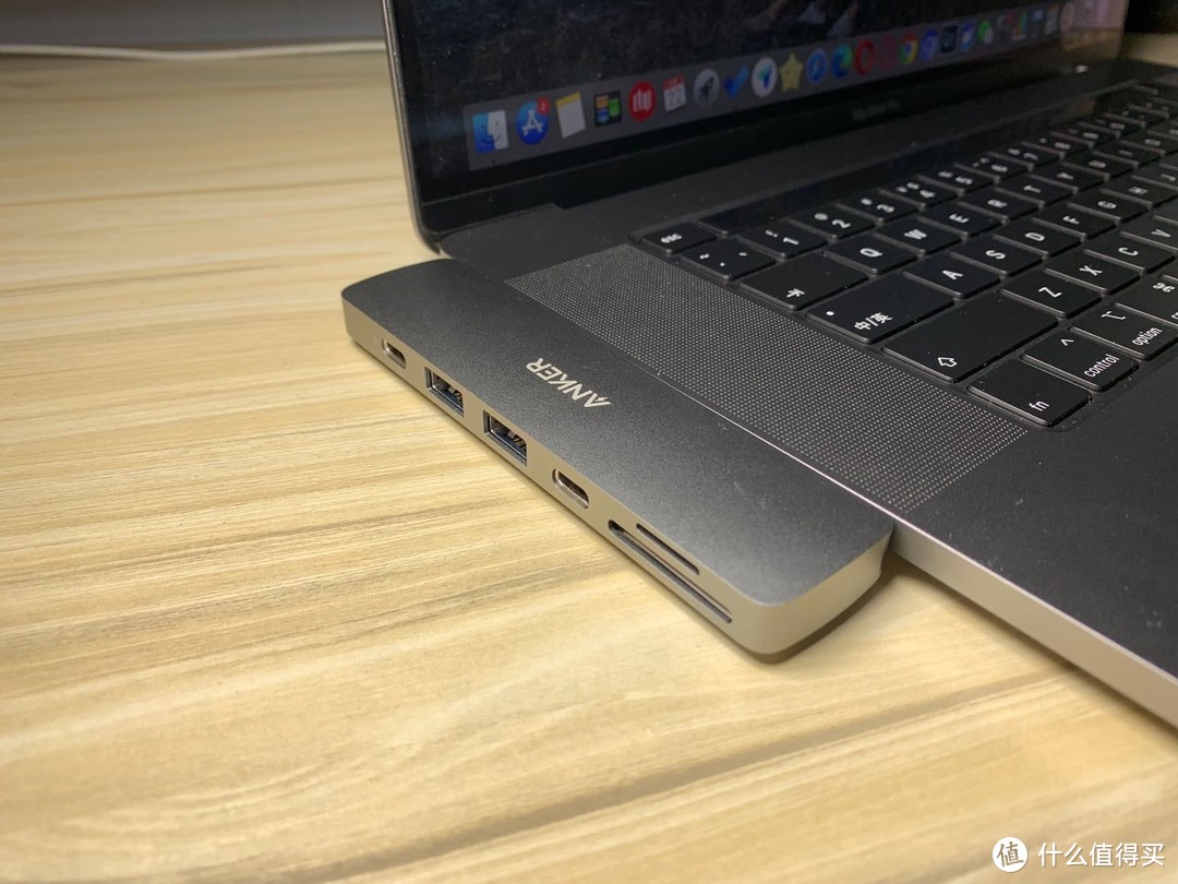 MacBook必备“贴身”配件-Anker七合二拓展坞