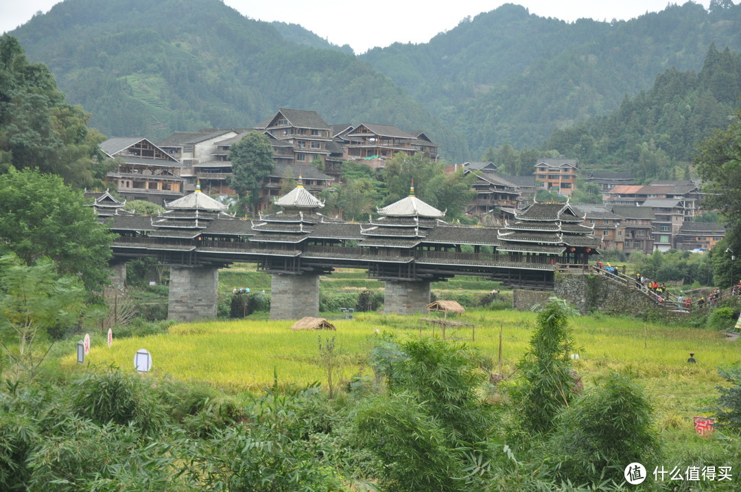 另外一个角度的风雨桥，景区为这个桥，搭建了多个景观台，从景观台看过去，其实都能显现出风雨桥的美